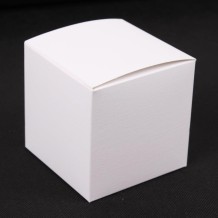 Dárková krabička Pieghevole 100x100x100 mm vzor bílá látka | WrapCo