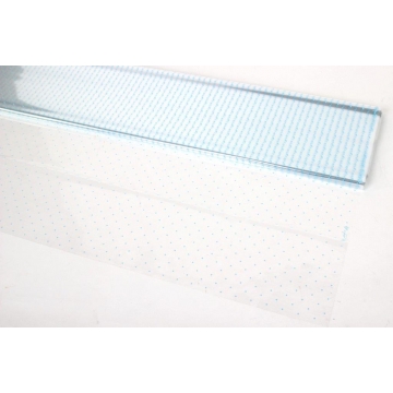 Celofán s potiskem modrý puntík.