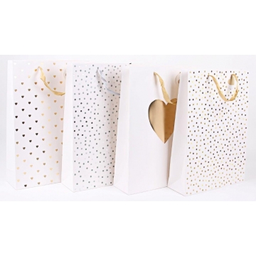 Bílé dárkové tašky se zlatým vzorem _ WrapCo.