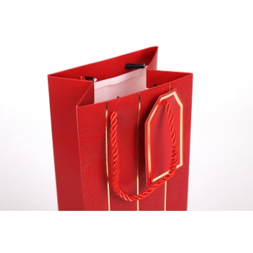 Elegantní taška na víno - ideální pro firemní dárky, svatby nebo slavnostní příležitosti.