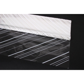 Transparentní dekorový celofán na archu s bílými diagonálními linkami, gramáž 30 mikronů.